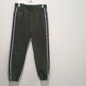 Ring of Fire boys green 97% cotton pants. Tie in waist, XL size. Worn.